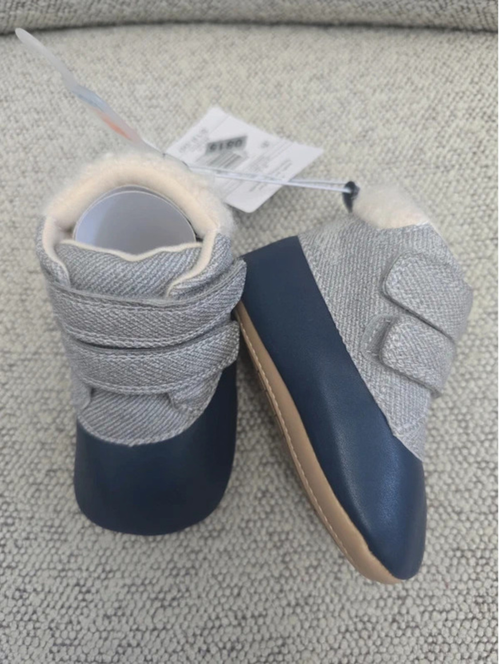 6 to 12m brand new baby boots from carter's item. 815 bin 23